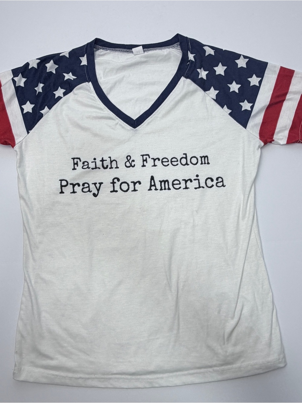 Women’s Faith & Freedom Pray For America Patriotic V-Neck T-Shirt Size Medium